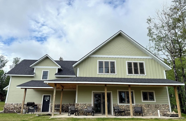 Lumberjack Lodge - Modern waterfront home with breathtaking Crane Lake sunsets