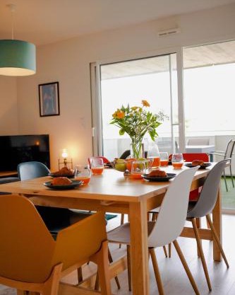 Lumimizan- Spacieux, grand balcon, wifi, lac et plage