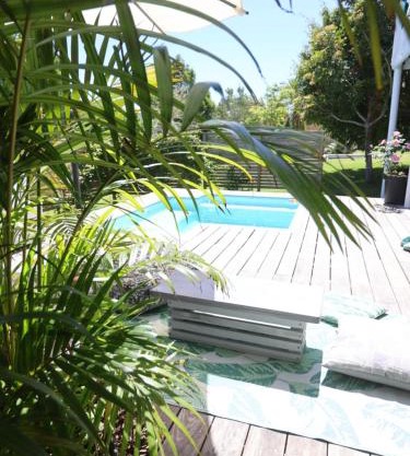 Lush Spacious Family Home between Beach & Town