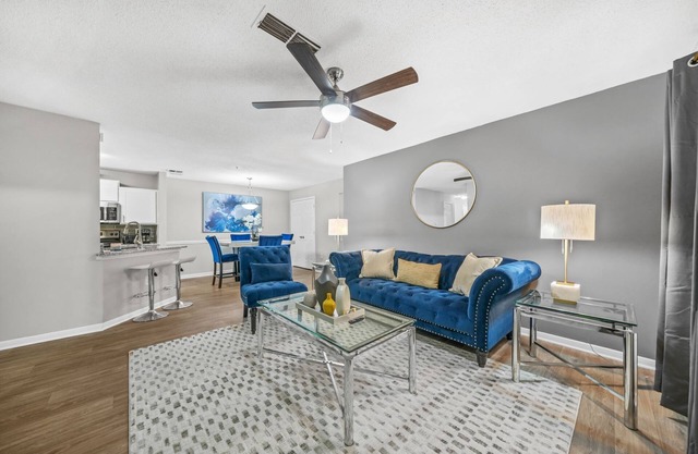 Lux 3BR, Prime Area w/Pool & Gym, Near UGA & DT.