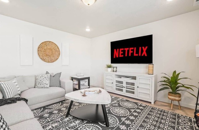 Lux 5BR Retreat with Pool & Game Room Wonderland