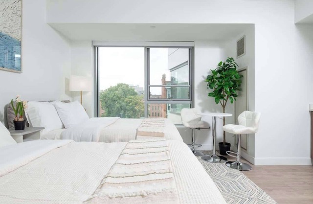 Lux Studio 2x Queen beds Gym near MIT Harvard in Central Square