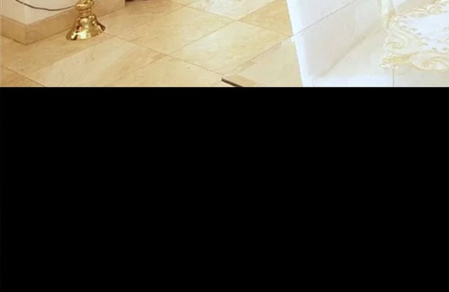 Luxe 1 private bedroom/den condo