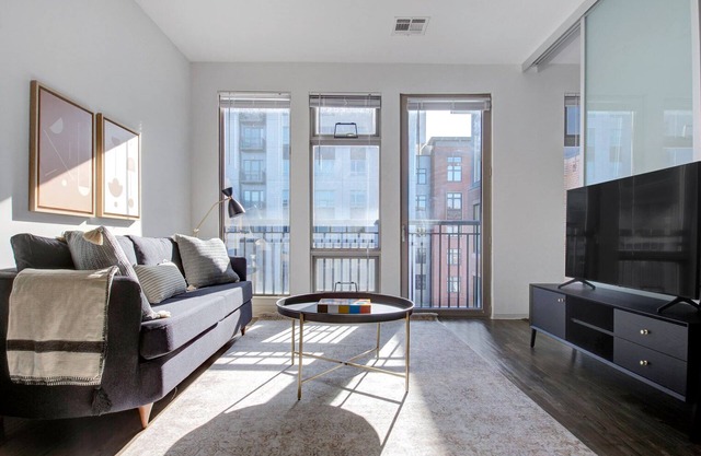 Luxe 1B w/W/D, Gym, Rooftop. Steps from T stop by Blueground