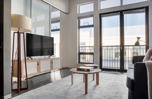 Luxe 1B w/W/D, Gym, Rooftop. Steps from T stop by Blueground