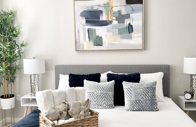 Luxe 1BR with Pool - Near Arlington, Dallas Fort Worth, AT&T