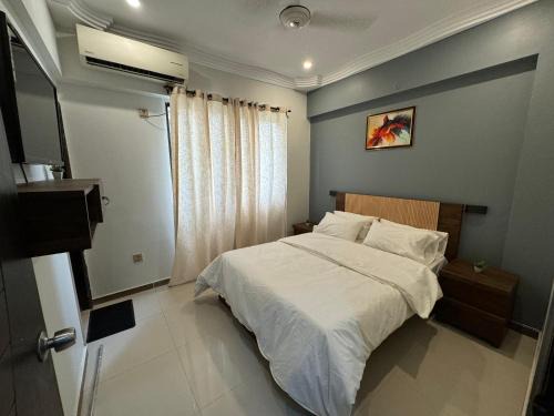 LUXE 2 BR Apartment Spacious And Modern Lounge