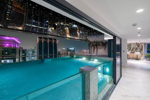 Luxe 4BR Penthouse with Private Pool and Gym