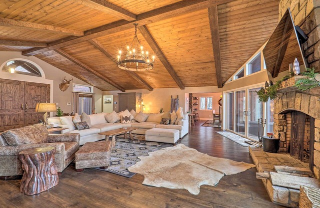 Luxe Beech Mtn Cabin w/Hot Tub: 2 Mi to Skiing!