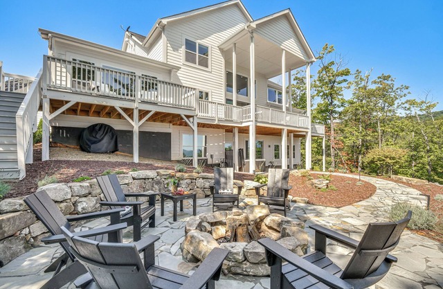 Luxe Black Mountain Manor on 15 Acres!