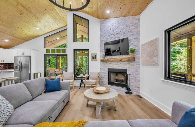 Luxe Cabin Oasis in the woods-35 min from Nashville