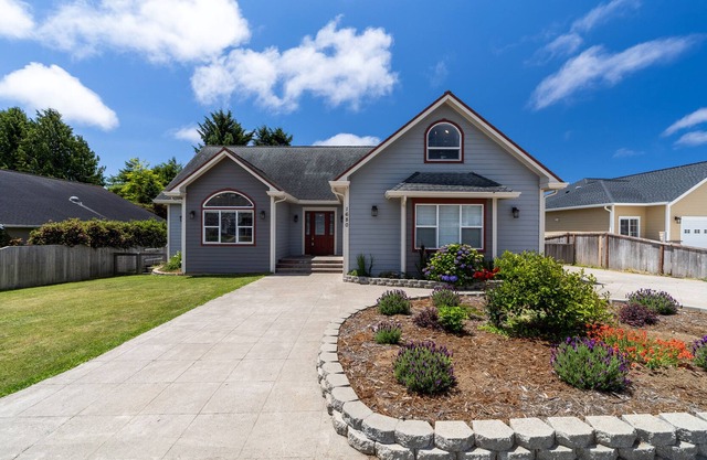 Luxe home near ocean beaches & forest with home theater, kayaks, deck, & firepit