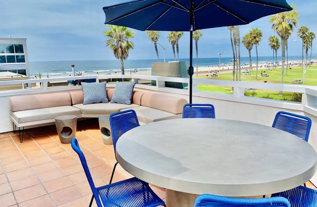 LUXE HOME SLEEPS 20 MISSION BEACH PARKING 4 CARS