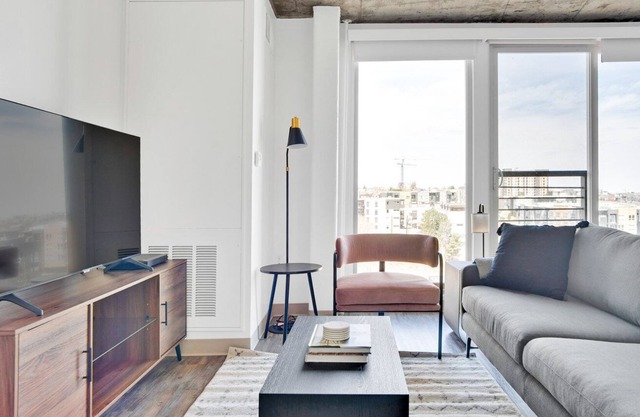 Luxe Jefferson Park 1BR w/ Gym & Pool, near Empower Field, by Blueground