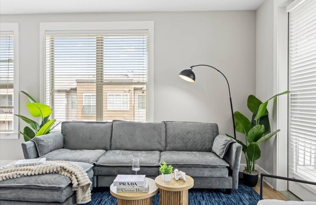 Luxe King 3BR Suite in Waverly Charlotte!