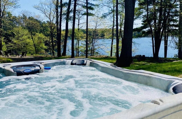 Luxe Lakefront Views on Ox Lake, Relax & Escape