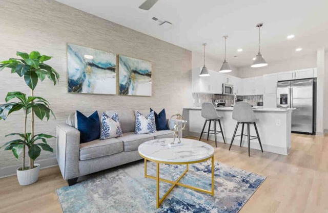 Luxe Living 5 Min From Downtown