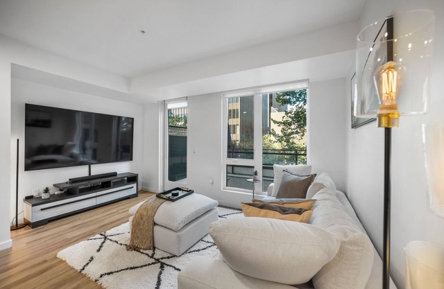 Luxe Loft in Heart Of Downtown