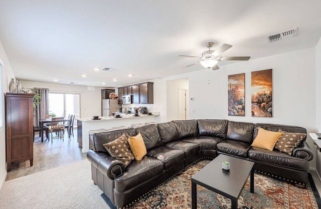 Luxe Private Getaway Near Main St & Skyline Park!