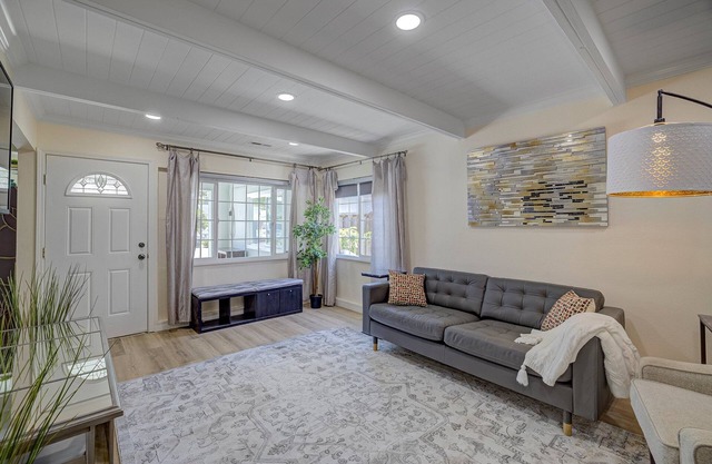 Luxe Spacious Remodeled House in Silicon Valley