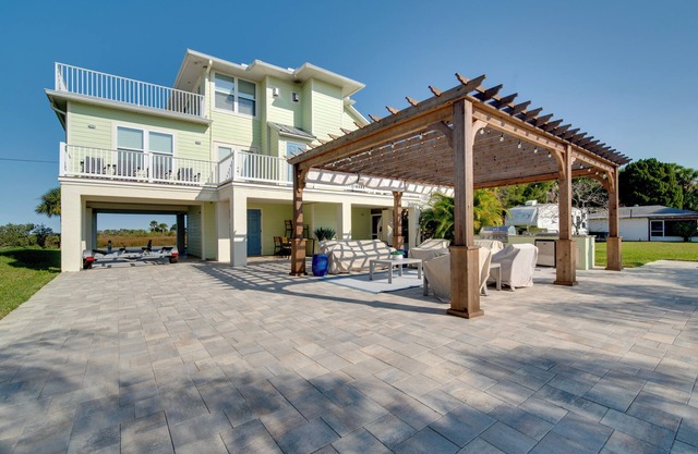 Luxe Spring Hill Home w/Patio & Dock!