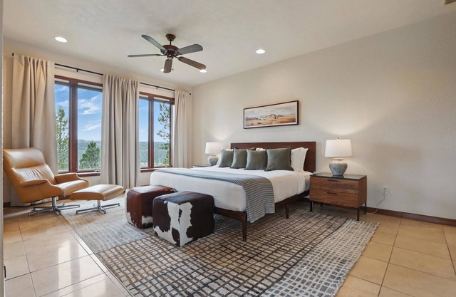 Luxe Villa Expansive Yard Near Rapid City