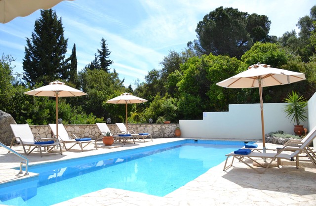 Luxe Villa met Zwembad, Zeezicht en Veel Privacy