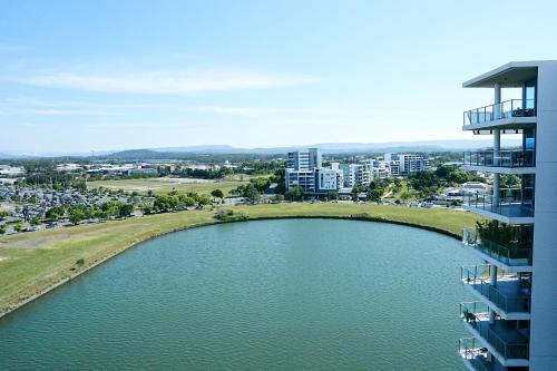 Luxe Waterfront 3BR Retreat by Harbour Town