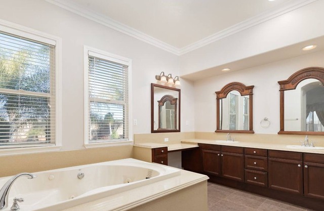 LuxHome Suite C: The luxurious Presidential Suite in a multi-unit-mansion