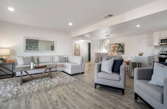 LuxoStays | ! Modern 4BR w/Backyard & Nr HWY