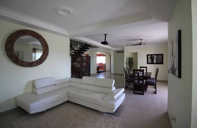 Luxury penthouse in central Santiago, pool, jacuzzi, pool table, fast internet!