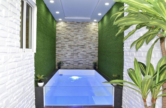 Luxury apartment with private hot tub Jacuzzi/3bed/2bath/pool/AC