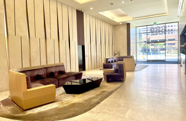 Luxurious 1 BR Condo in the heart of Downtown LA - 2 min. walk to Crypto Stadium