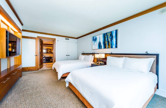 LUXURIOUS 1 BR CONDO WITH OCEAN VIEW, POOL AND SPA