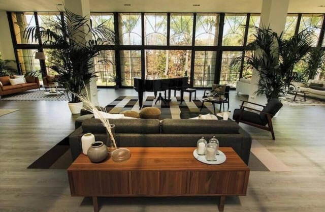 Luxurious 10-Bed Oasis: Pool, Garden & Glamour!