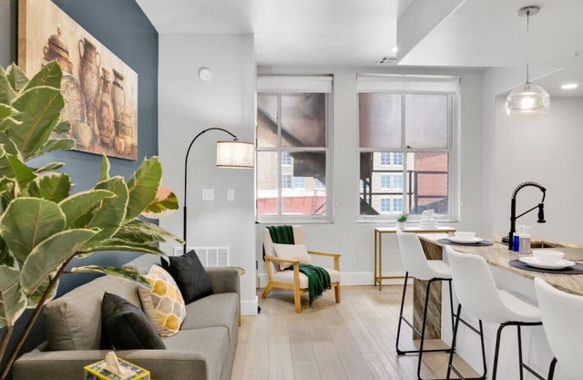 Luxurious 1BD w/Gym & Rooftop Walkable to BOK