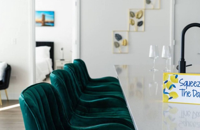 Luxurious 2 Bedroom in Morton Groove