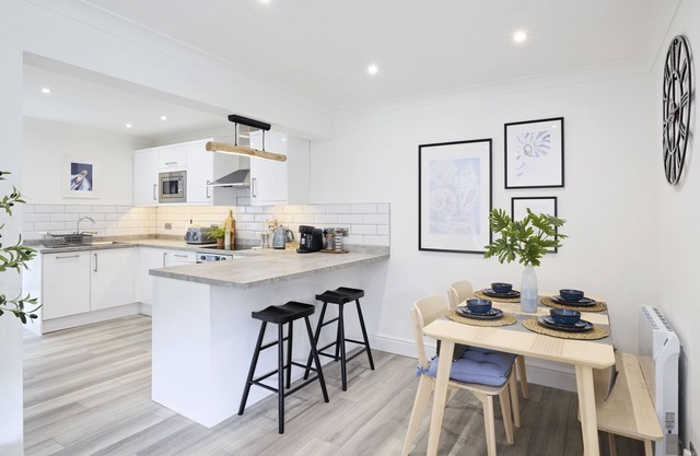 Luxurious 2 bedroom apartment situated on a golf course.