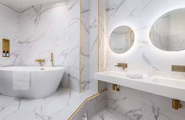 Luxurious 2-Bedroom avenue Montaigne
