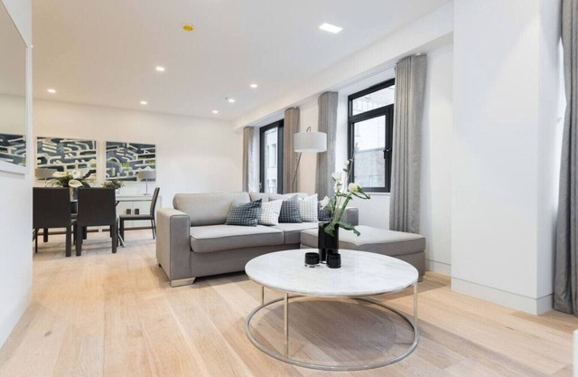 Luxurious 3 Bedroom in Trafalgar Sq