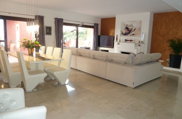 Luxurious 3 bed modern penthouse with stunning sea views and large terrace