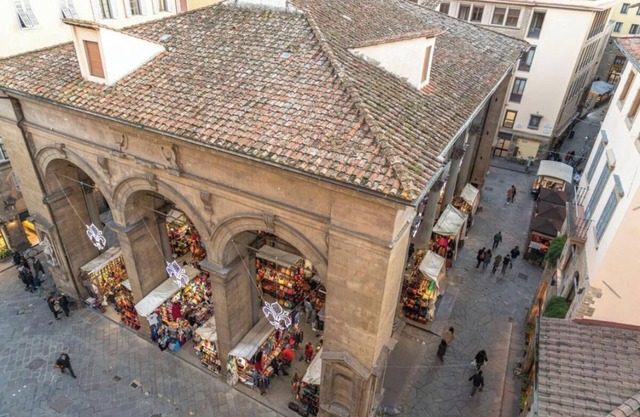 Luxurious 4-Bedroom Apartment in Florence’s Historic Heart