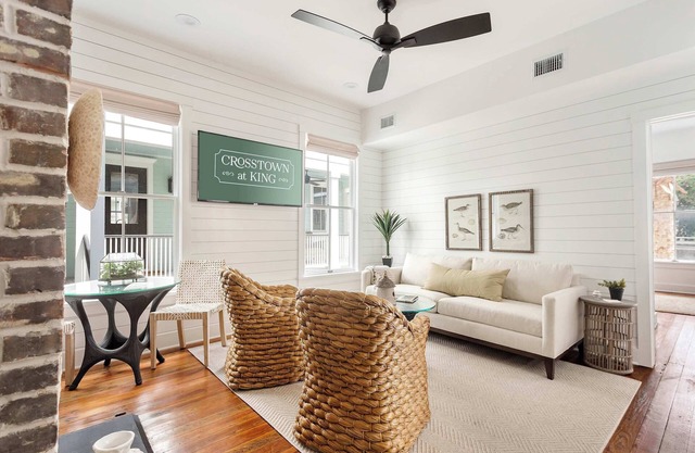 Luxurious 4BR Downtown Home - Walkable!