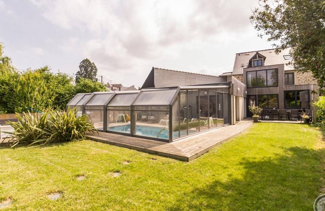 Luxurious 5-Bed Home with Indoor Pool, Garden, and Modern Amenities near Mont St-Michel