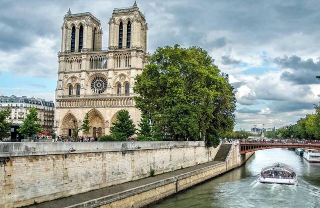 LUXURIOUS 5-BEDROOM PARISIAN APARTMENT: CENTRAL, CUSTOM-DESIGNED CLOSE TO LOUVRE