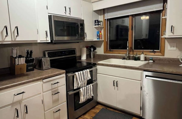 Luxurious 6BR w/ Ping Pong Playset & BBQ