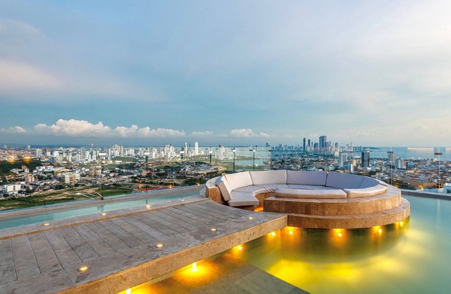 Luxurious and NEW, Ocean View and Historic Center