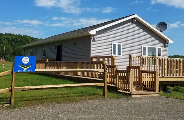 Luxurious and new, under 10 mins to All Star Village