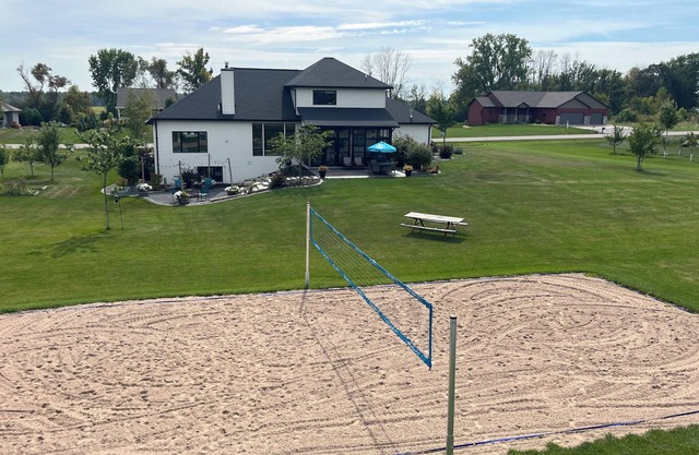 Luxurious and Spacious 5-bedroom house - Only 35 Minutes from Lambeau Field!