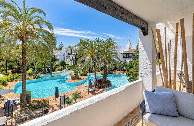 Luxurious apartment in Puente Romano, Golden Mile, Marbella